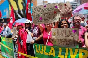 Lula salió por primera vez de la cárcel para enfrentar a la reemplazante de Moro