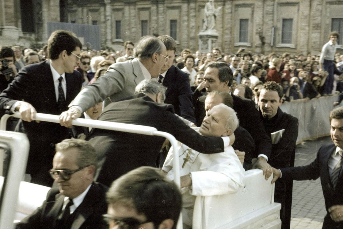 El día que Juan Pablo II recibió cuatro balazos en la plaza de San Pedro -  LA NACION