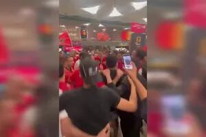 Rezos, llantos y euforia en Doha: los marroquíes festejan un triunfo histórico para el mundo árabe