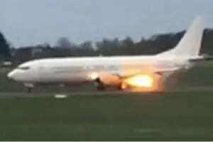 Se prendió fuego una turbina del avión que trasladaba al plantel femenino del Arsenal: "Fuerte estruendo"