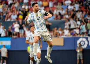 Salto y puño apretado de Lionel Messi, en la inolvidable jornada de Pamplona