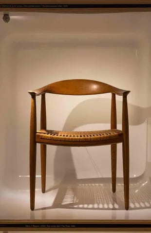 Famosa silla danesa que se usó en el primer debate presidencial de Estados Unidos entre Nixon y JFK, en 1960. Se puede ver en el Museo de Diseño.