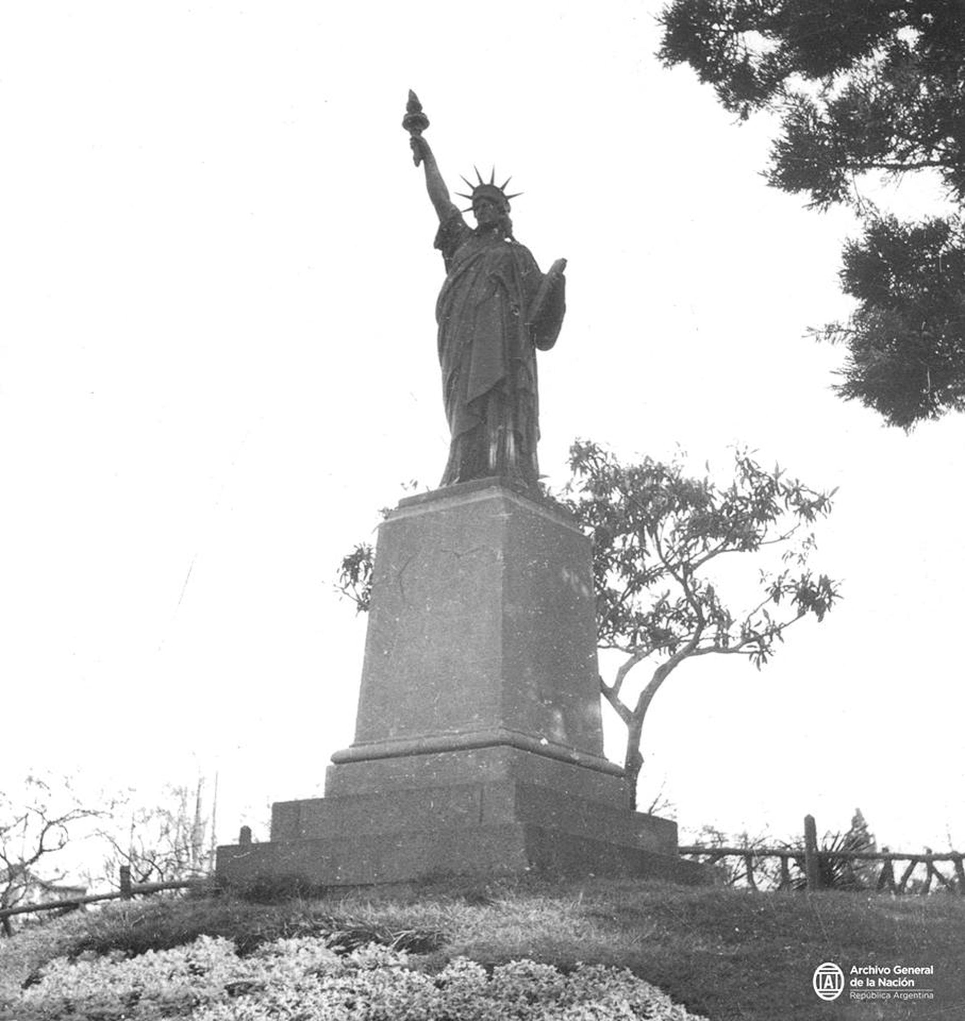 Según Alberto Octavio Córdoba en su libro "El barrio de Belgrano. Hombres y Cosas del Pasado", fue inaugurada en el año 1875, es decir, antes que la Estatua de la Libertad de Manhattan