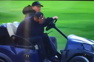 Tiger Woods volvió a abandonar un torneo en su regreso al Tour y... ¡hubo un hoyo en uno!