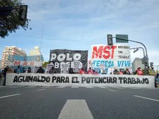 Manifestantes llegaron al centro porteño esta semana para reclamar un refuerzo económico en el plan Potenciar Trabajo