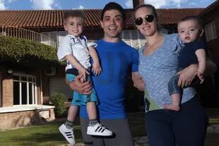 Molinari junto a su familia: Valentino, Paula Cancio y Ciro