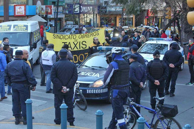 Protesta contra Uber en Mendoza