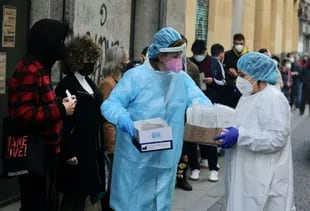 Las autoridades españolas aseguraron que continuarán con las medidas sanitarias actuales hasta que registren un descenso en los contagios