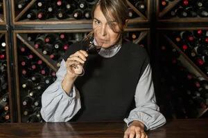 La persona que más sabe de vinos en el país, creadora de etiquetas icónicas, derriba mitos de la industria