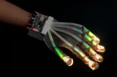 Un guante robótico: una piel digital promete reproducir el sentido del tacto