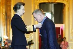 Daniel Craig fue condecorado con la misma orden británica que ostenta James Bond