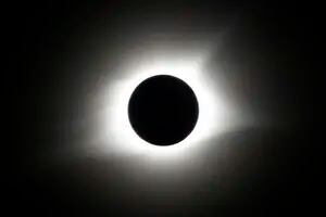 Por qué la NASA lanzará cohetes durante el Eclipse Solar del 14 de octubre