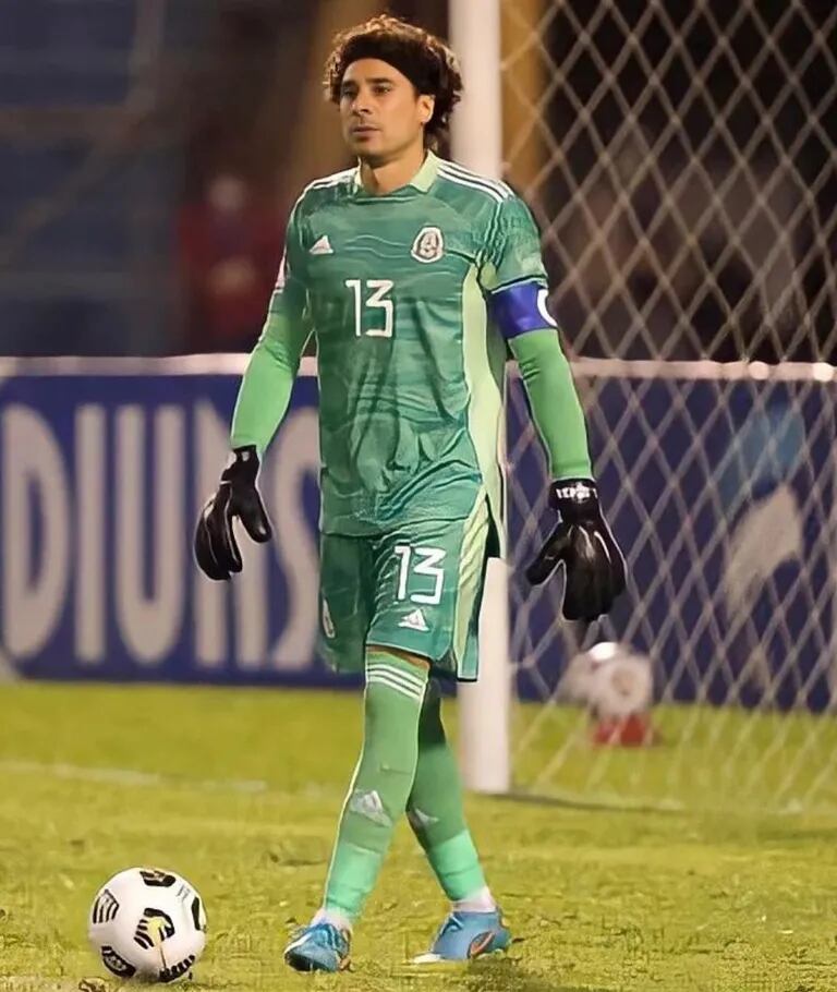 Image source Instagram / @yosoy8a Guillermo Ochoa asked fans to enjoy the game quietly.