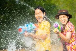 La guerra de agua atrae la alegría. Foto: iStock