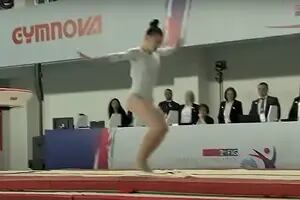 Una gimnasta argentina de 14 años se consagró campeona mundial junior: así fueron los saltos
