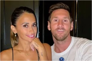 Messi y Anto Roccuzzo sorprendieron a todos vestidos de gala
