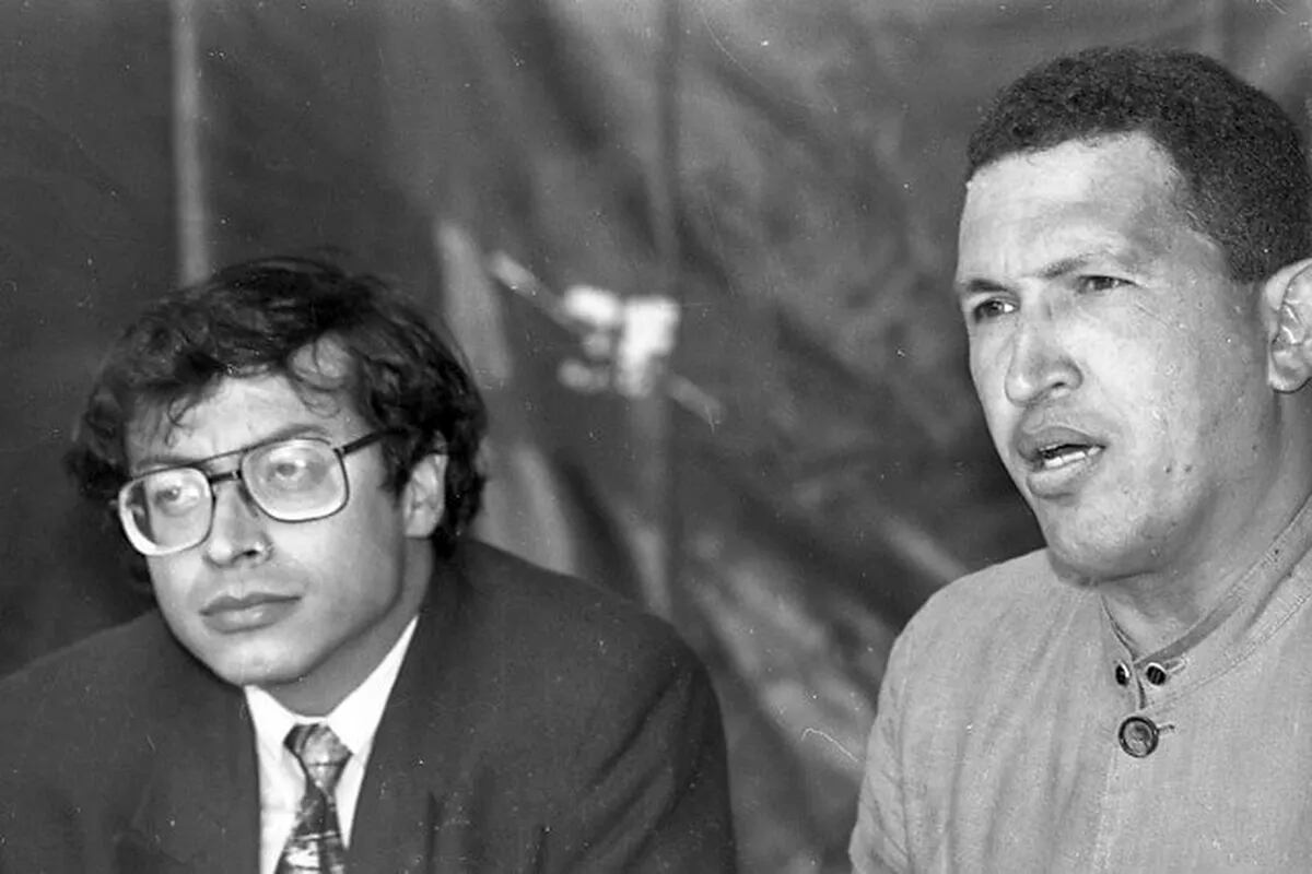 El presidente electo de Colombia y Hugo Chávez, una amistad de varias  décadas - LA NACION
