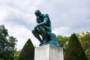 La versión original fue instalada frente al Panteón de la capital francesa desde 1906 hasta 1922, cuando se trasladó al Museo Rodin