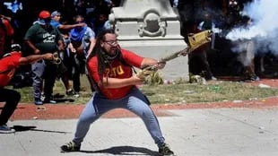Sebastián romero es buscado por utilizar un mortero casero contra las fuerzas de seguridad durante los enfrentamientos