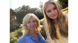 Una selfie de la princesa con la autora del libro, Claudia de Breij