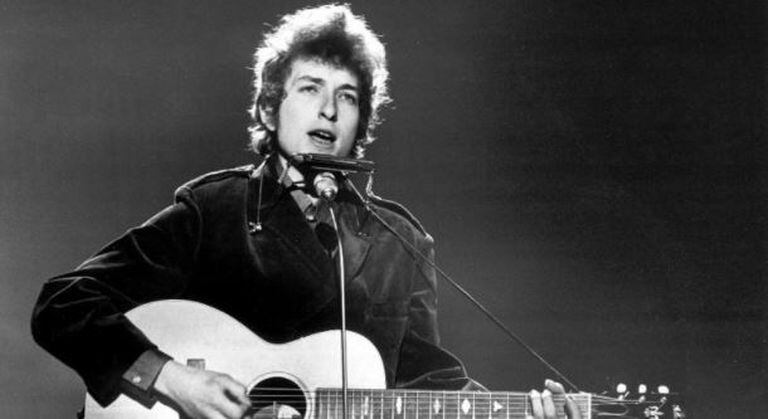 Dylan en la BBC en 1965; el artista ya era una estrella reconocida en ese entonces