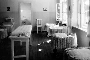 El interior de una nursery del programa Lebensborn, donde las madres y los niños vivían durante meses