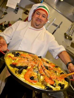 El restaurante se especializa en cocina mediterránea con productos frescos y recetas de la nonna 