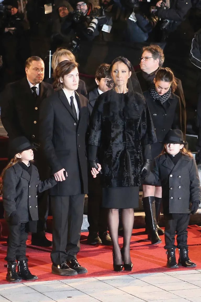 Durante el funeral estuvo acompañada por sus tres hijos, René-Charles y los gemelos Eddy y Nelson, que son su gran apoyo.
