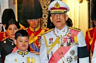 Según fuentes del Palacio Real, Rama X se avergüenza de su hijo más pequeño porque el niño tendría autismo