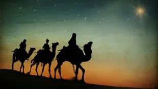 Según la Biblia, los tres reyes magos fueron guiados hacia la ciudad natal de Jesús por una estrella