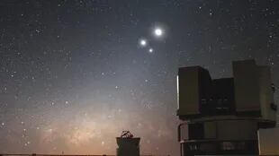 El VLT o Telescopio Muy Grande en el Desierto de Atacama en Chile es uno de los telescopios que fueron usados para determinar cuándo brillaron las primeras estrellas