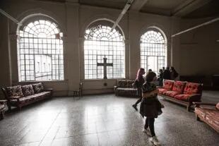 Los espacios del Seminario de la Inmaculada Concepción son ampulosos, enmarcados con vitrales y techos de doble altura