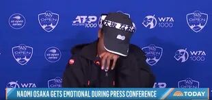 Sus peores momentos: Osaka llora durante una conferencia de prensa en Cincinnati