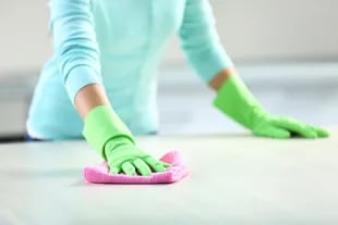 Es wird empfohlen, Küchenarbeitsplatten nicht täglich zu desinfizieren