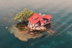 Hogar flotante: cómo es la casa construida en la isla más pequeña del mundo