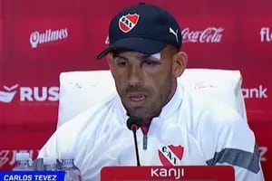 Tevez dirigió a Independiente, tras el duro accidente que tuvo en su casa