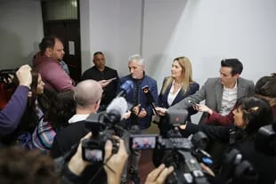Nicolás Pachelo en una entrevista con los medios que cubren el juicio