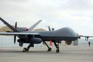Un dron militar controlado por IA “asesinó” a su operador en una prueba simulada