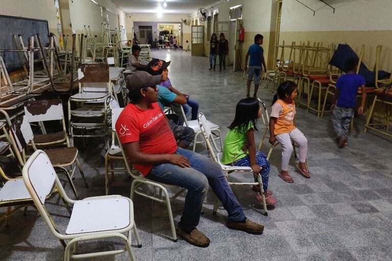 Centro de evacuados por la inundaciones en Aguaray, Salta