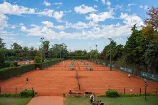 Una amplia vista de las canchas del Buenos Aires Lawn Tennis Club, que este martes cumple 130 años. 