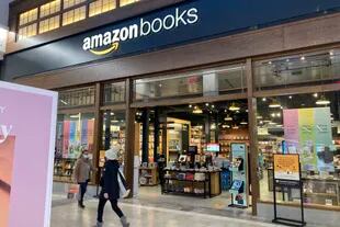 Amazon se retira de las tiendas físicas (AP Footo/Ted Shaffrey, Archivo)