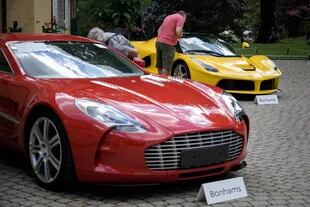 Los autos de Obiang hijo -entre los que había Lamborghinis, Ferraris, Bentleys y Rolls Royces- se subastaron en Cheserex, Suiza, y recaudaron alrededor de US$27 millones en total.