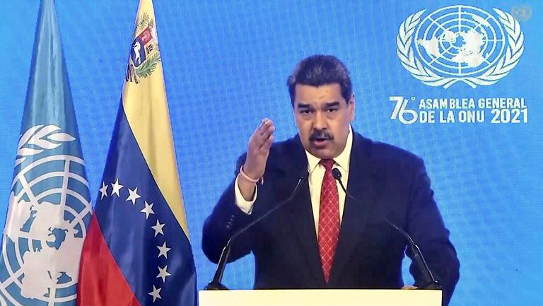 En esta imagen tomada de video ofrecido por UN Web TV, el presidente de Venezuela, Nicolás Madur,o habla ante la Asamblea General de Naciones Unidas el miércoles 22 de septiembre del 2021. (UN Web TV via AP)