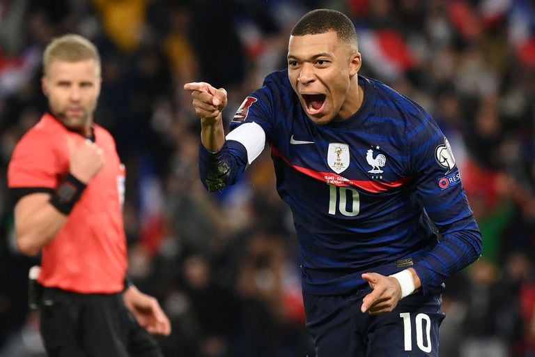 Kylian Mbappe celebra un gol para Francia: los campeones del mundo tienen ya su lugar asegurado en Qatar