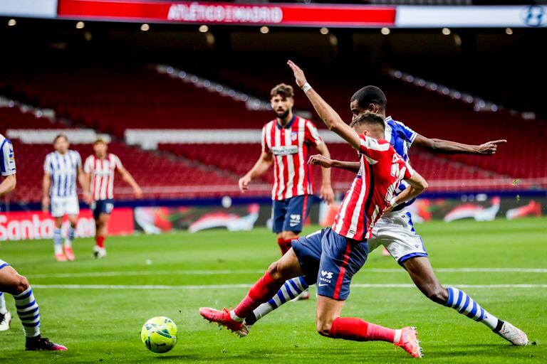 Yannick Carrasco remata de derecha y convierte el primer gol del Atlético de Madrid