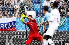 El error de Muslera en el segundo gol de Francia: como Karius en la Champions