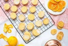 Galletitas con jugo de naranja