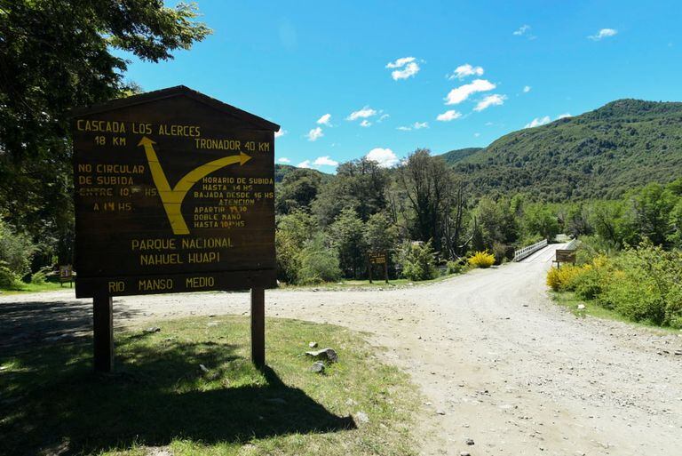 El desvío al Cerro Tronador, a 10 km de Mascardi y los campings de la zona
