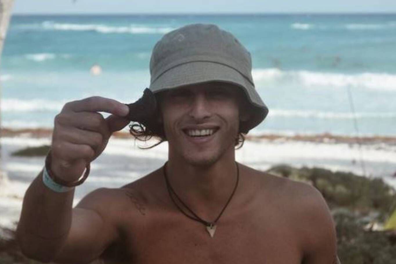 Quién es Benjamín Gamond, el joven argentino atacado con un machete en una playa de México