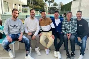 Messi posó junto a sus amigos (Foto Instagram @antonelaroccuzzo)